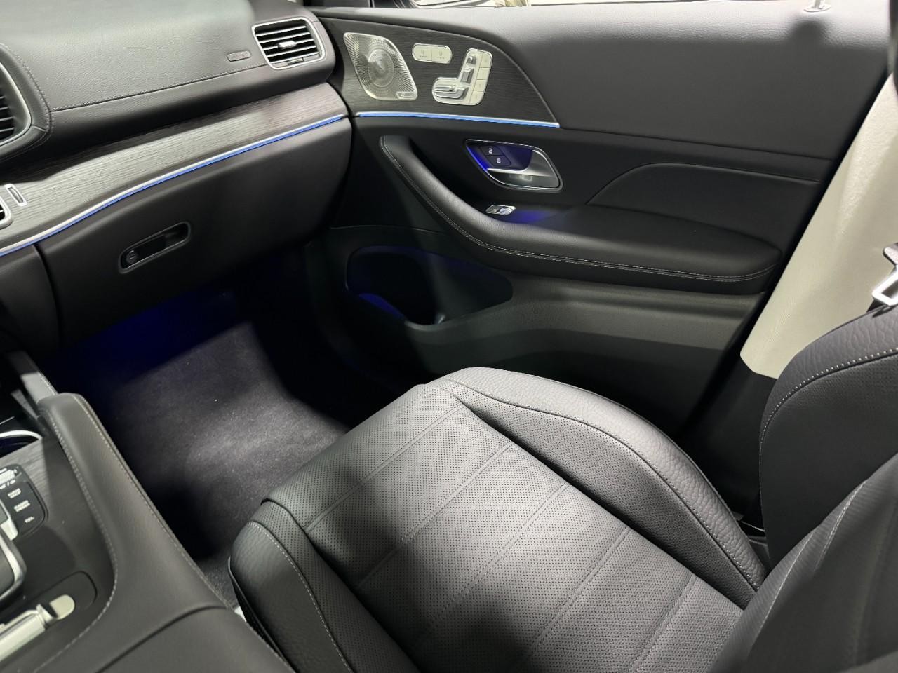 Mercedes-Benz GLS Vehicle Full-screen Gallery Image 20