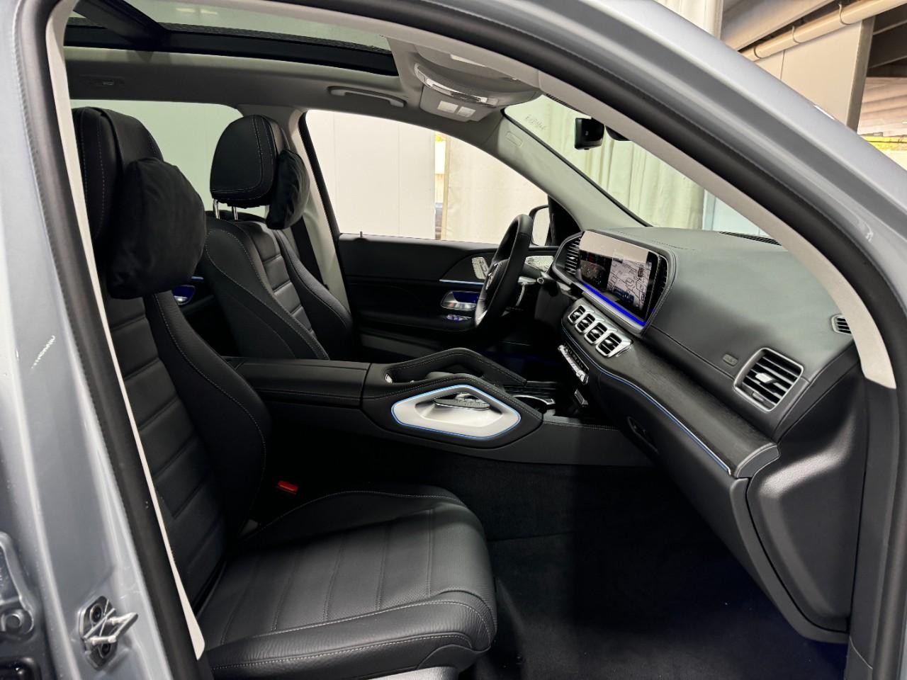 Mercedes-Benz GLS Vehicle Full-screen Gallery Image 21