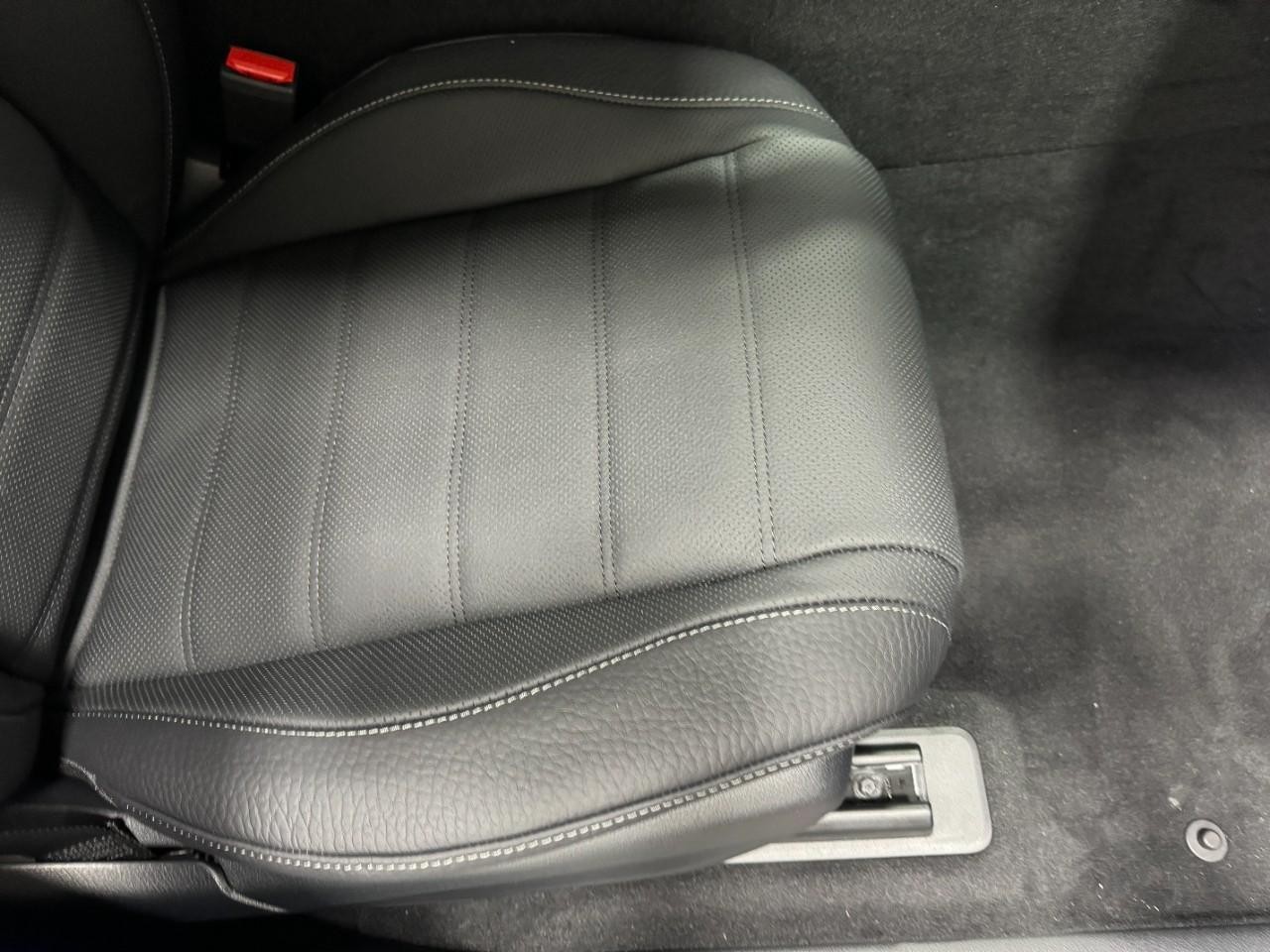 Mercedes-Benz GLS Vehicle Full-screen Gallery Image 22