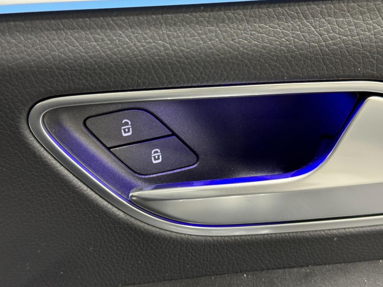 Mercedes-Benz GLS Vehicle Full-screen Gallery Image 24