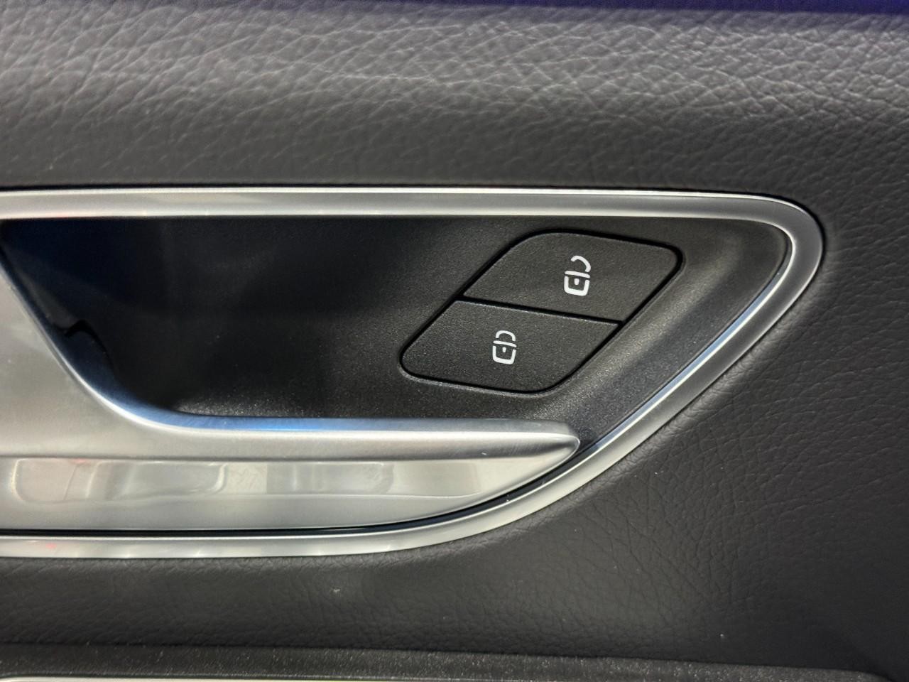 Mercedes-Benz GLS Vehicle Full-screen Gallery Image 28