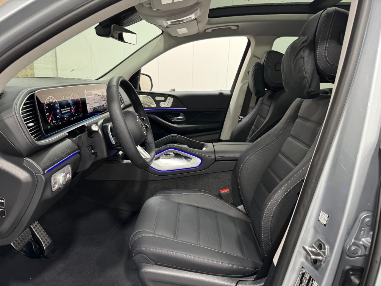 Mercedes-Benz GLS Vehicle Full-screen Gallery Image 31