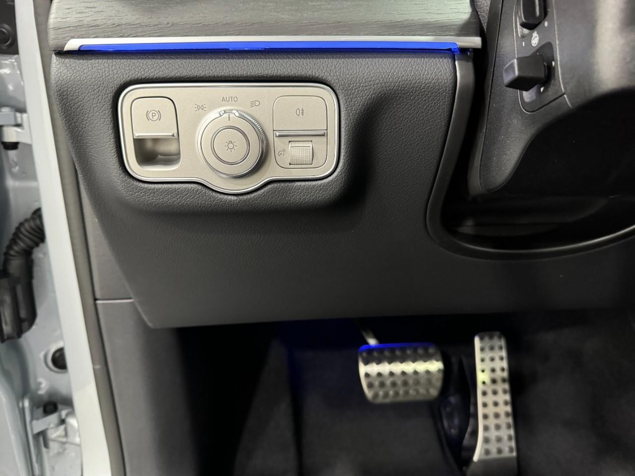 Mercedes-Benz GLS Vehicle Full-screen Gallery Image 33