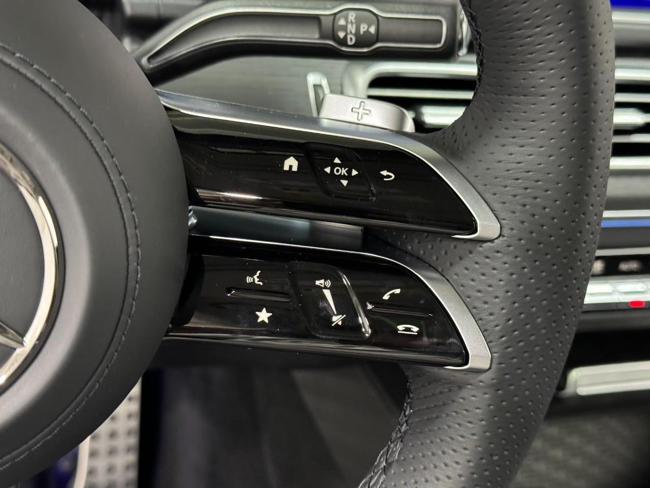 Mercedes-Benz GLS Vehicle Full-screen Gallery Image 35