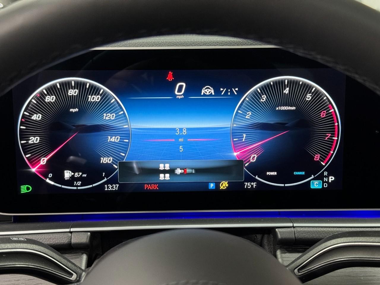 Mercedes-Benz GLS Vehicle Full-screen Gallery Image 36