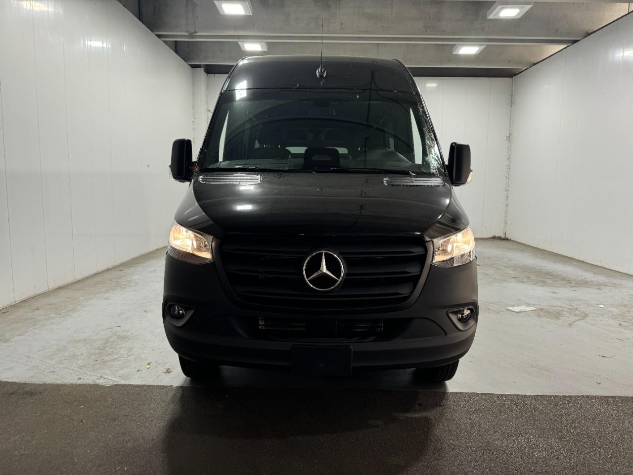 Mercedes-Benz Sprinter Cargo Van Vehicle Full-screen Gallery Image 7