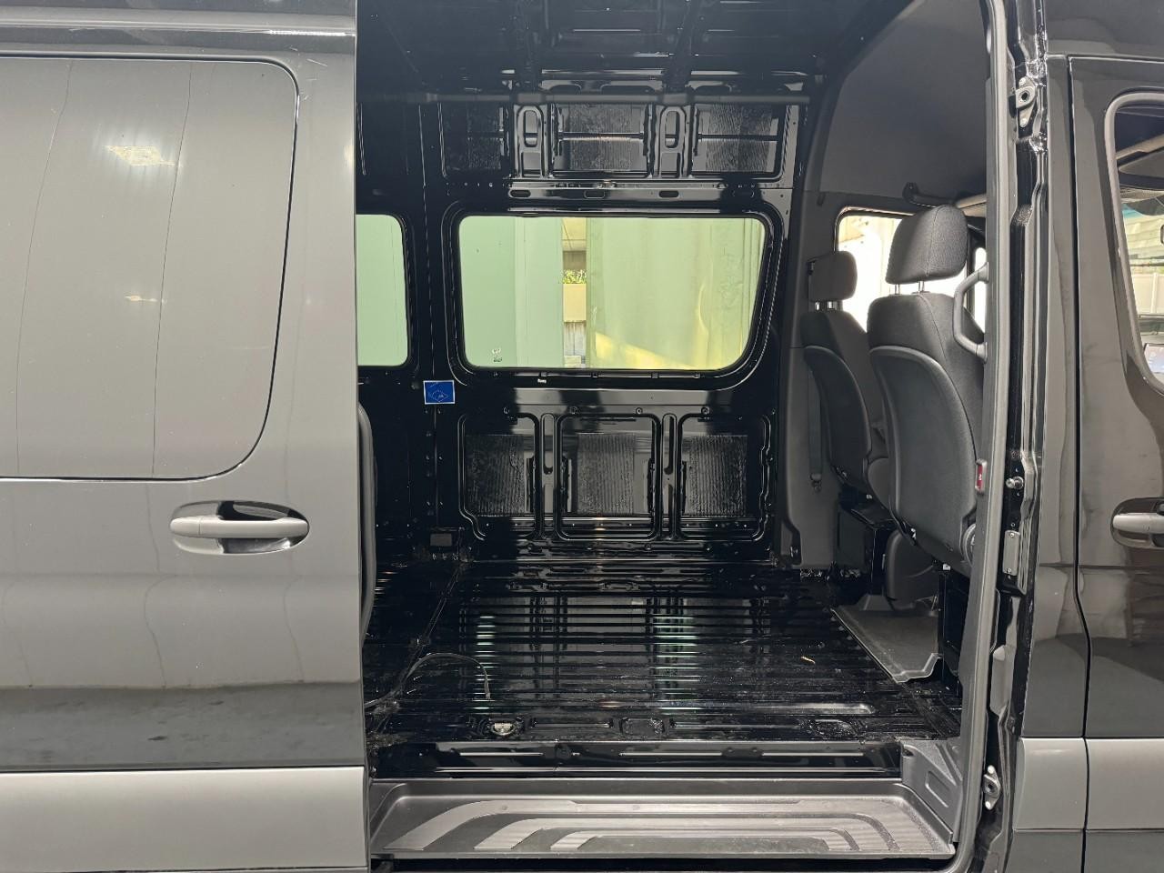 Mercedes-Benz Sprinter Cargo Van Vehicle Full-screen Gallery Image 10