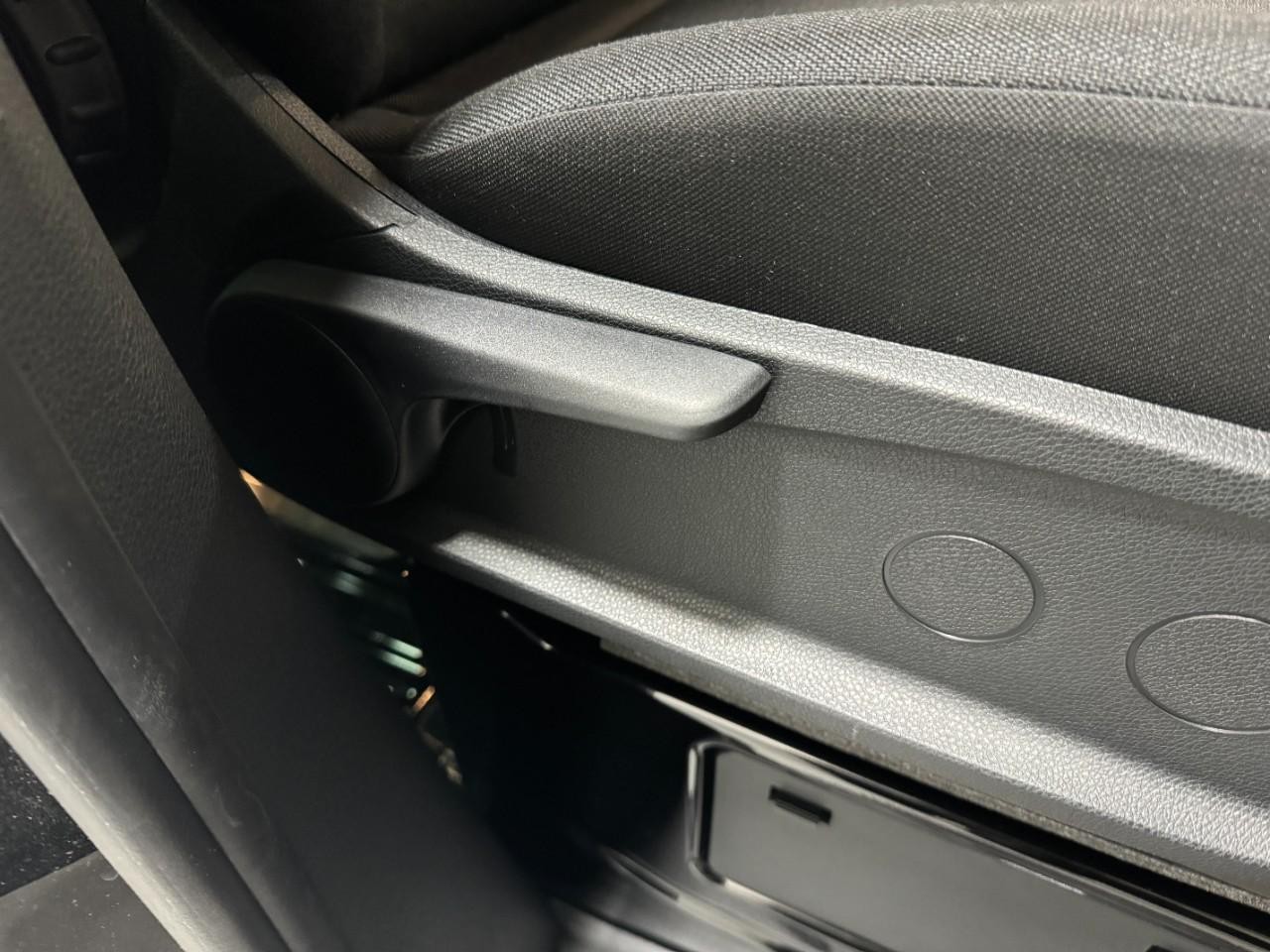 Mercedes-Benz Sprinter Cargo Van Vehicle Full-screen Gallery Image 19