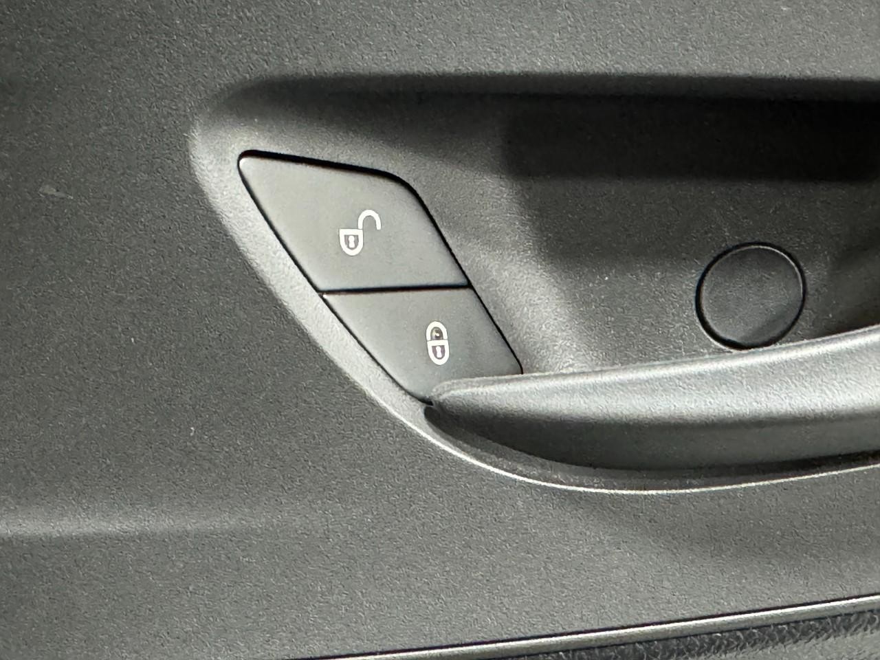 Mercedes-Benz Sprinter Cargo Van Vehicle Full-screen Gallery Image 21