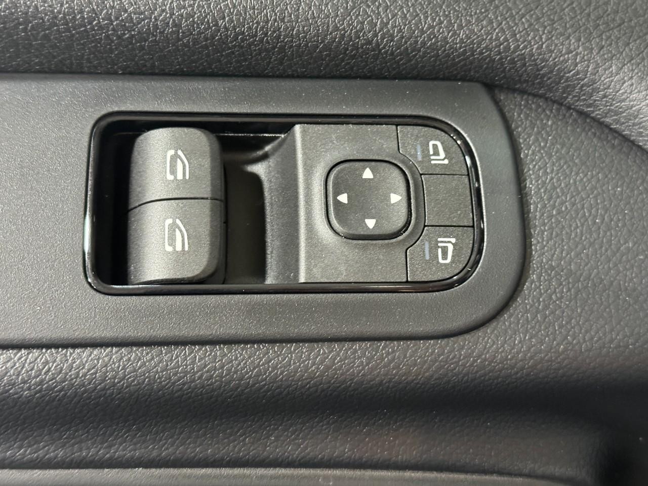 Mercedes-Benz Sprinter Cargo Van Vehicle Full-screen Gallery Image 22