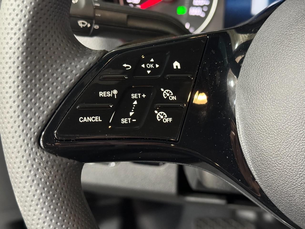 Mercedes-Benz Sprinter Cargo Van Vehicle Full-screen Gallery Image 29