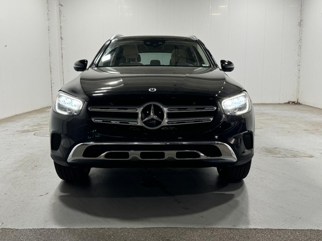 Mercedes-Benz GLC Vehicle Full-screen Gallery Image 7