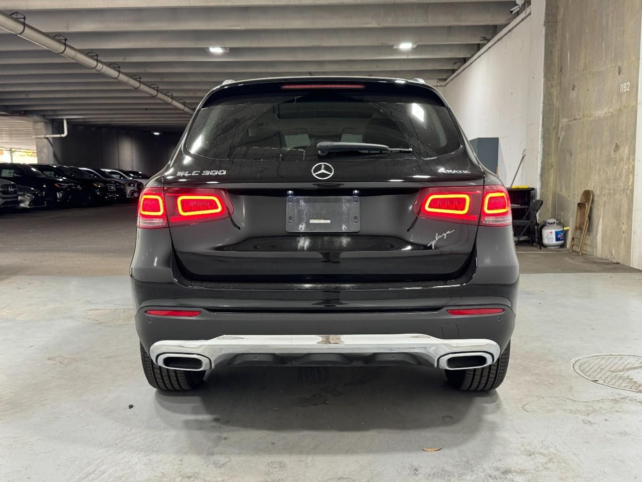 Mercedes-Benz GLC Vehicle Full-screen Gallery Image 9