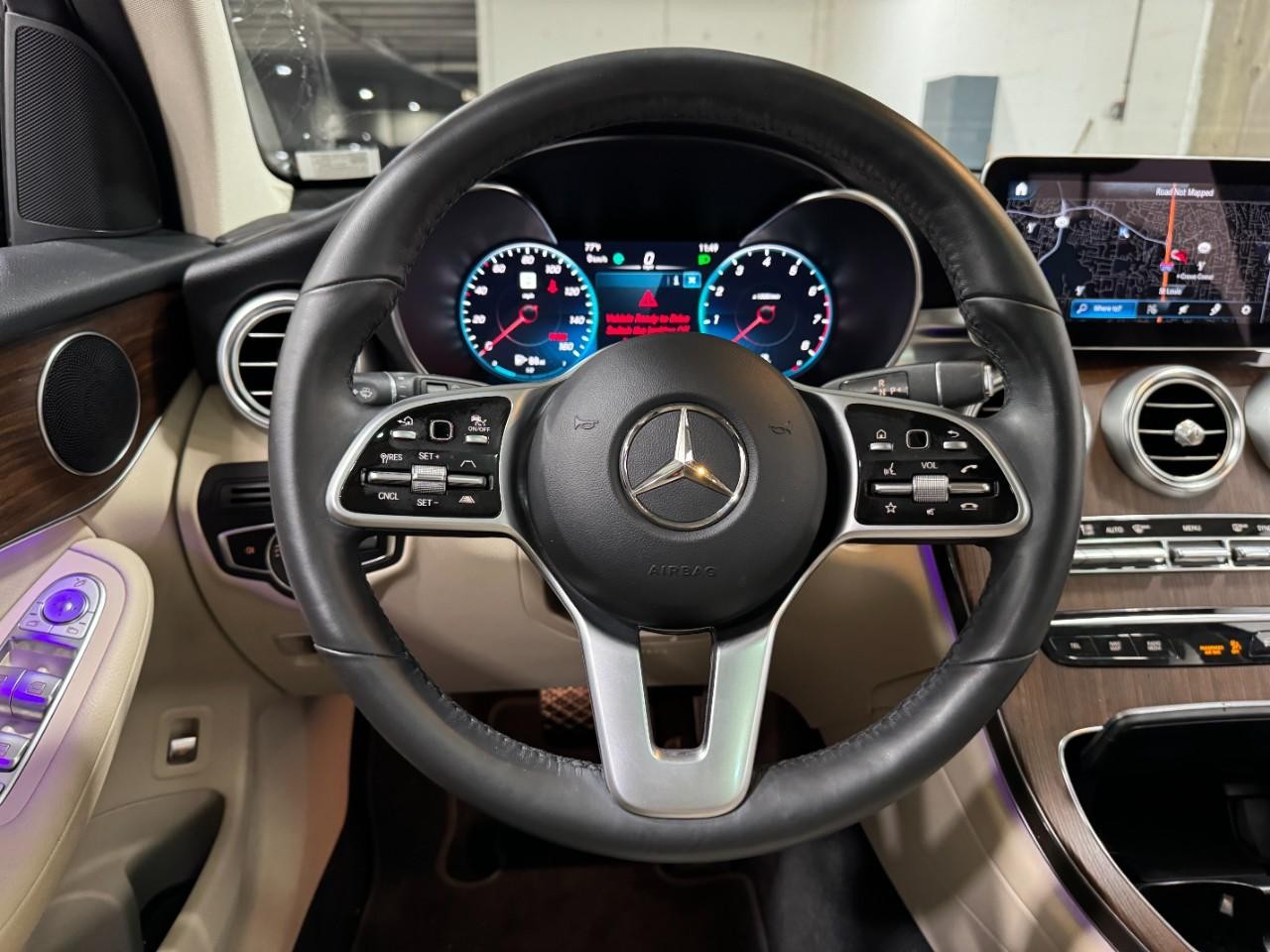 Mercedes-Benz GLC Vehicle Full-screen Gallery Image 13
