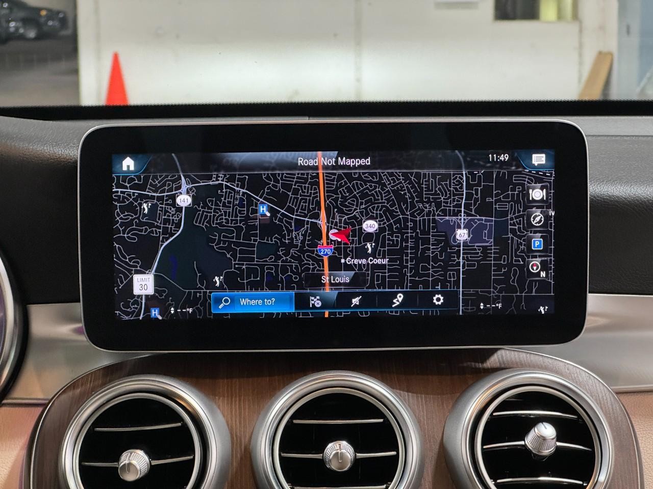 Mercedes-Benz GLC Vehicle Full-screen Gallery Image 14