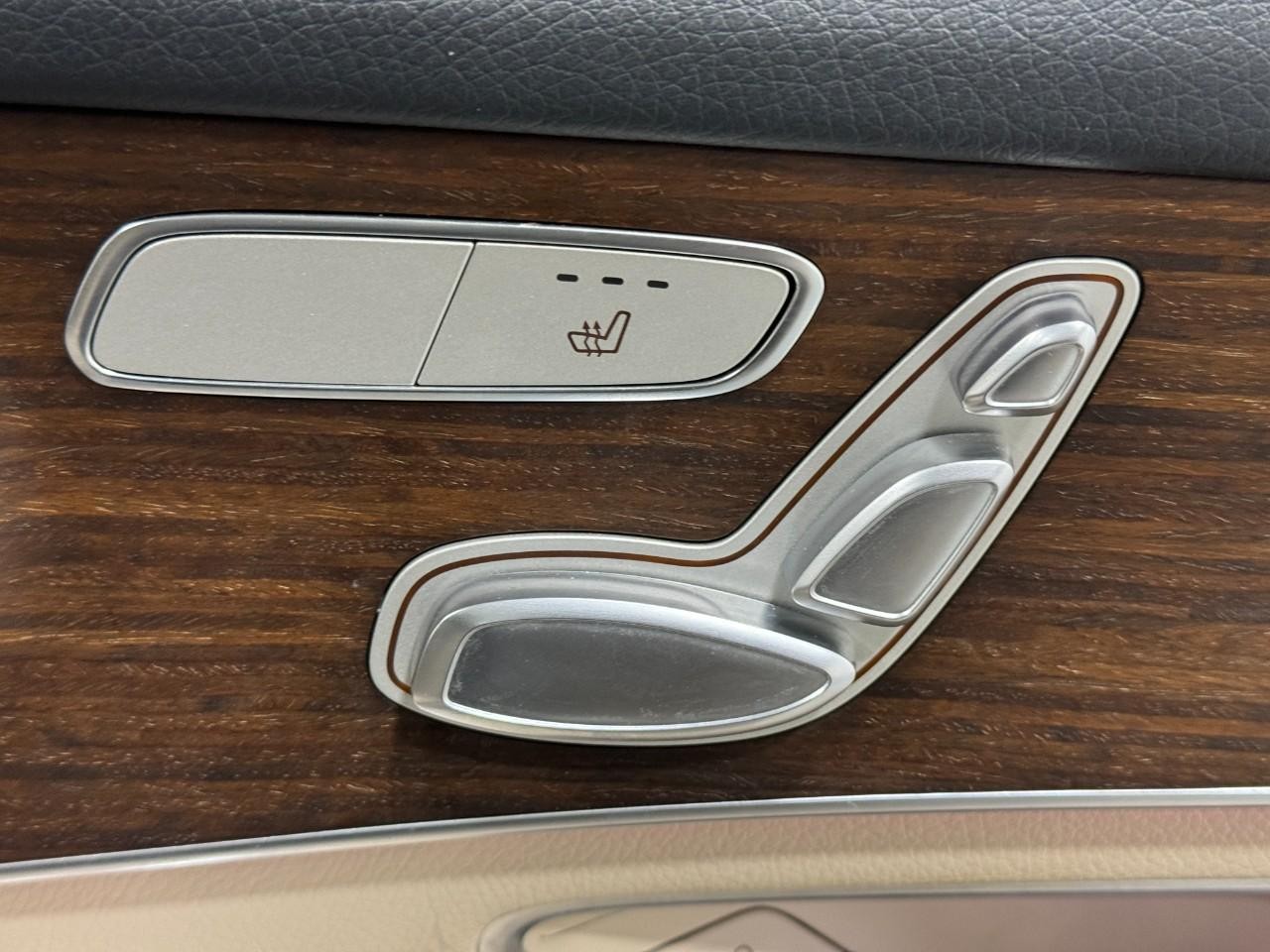 Mercedes-Benz GLC Vehicle Full-screen Gallery Image 21