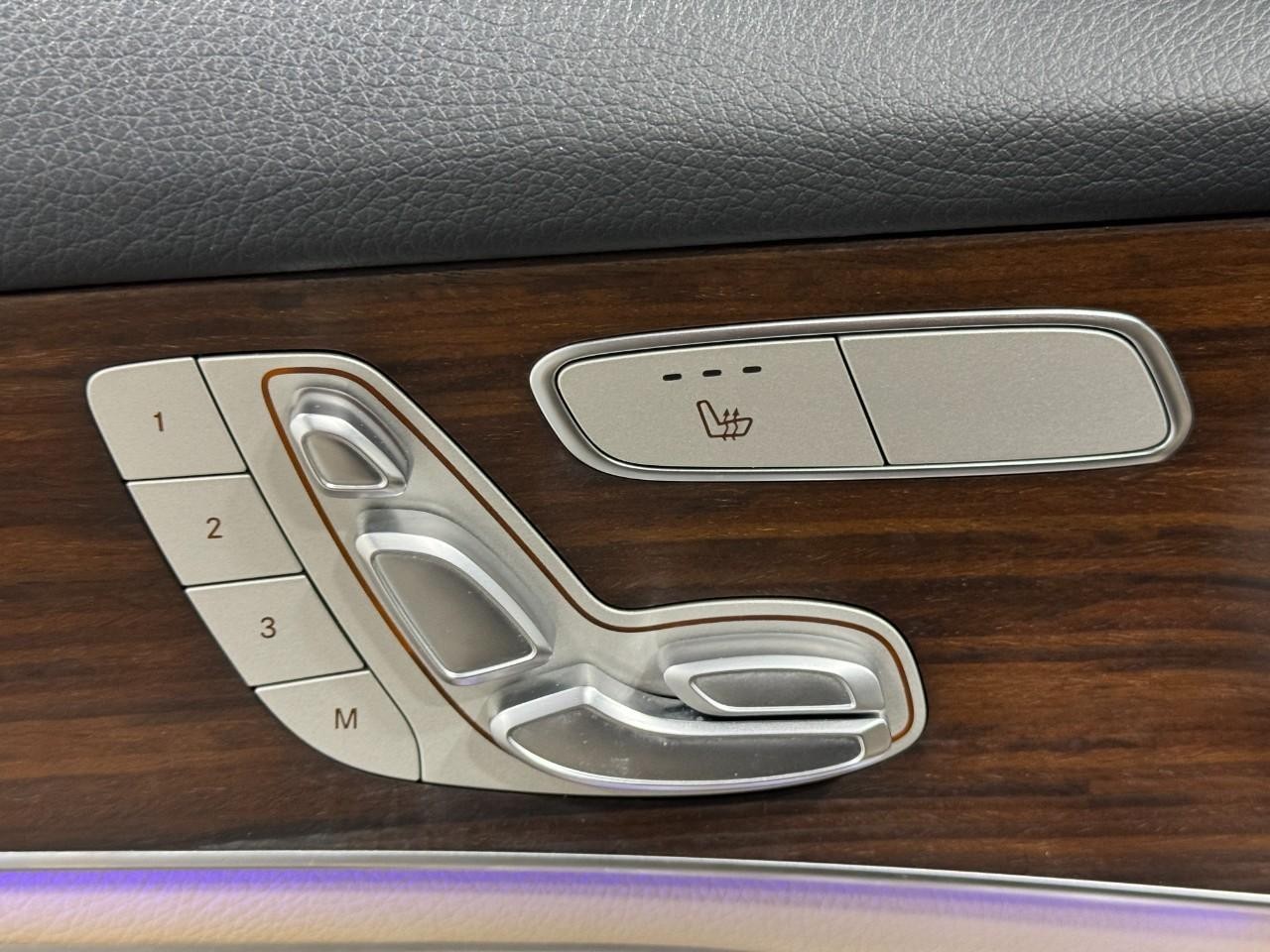 Mercedes-Benz GLC Vehicle Full-screen Gallery Image 24