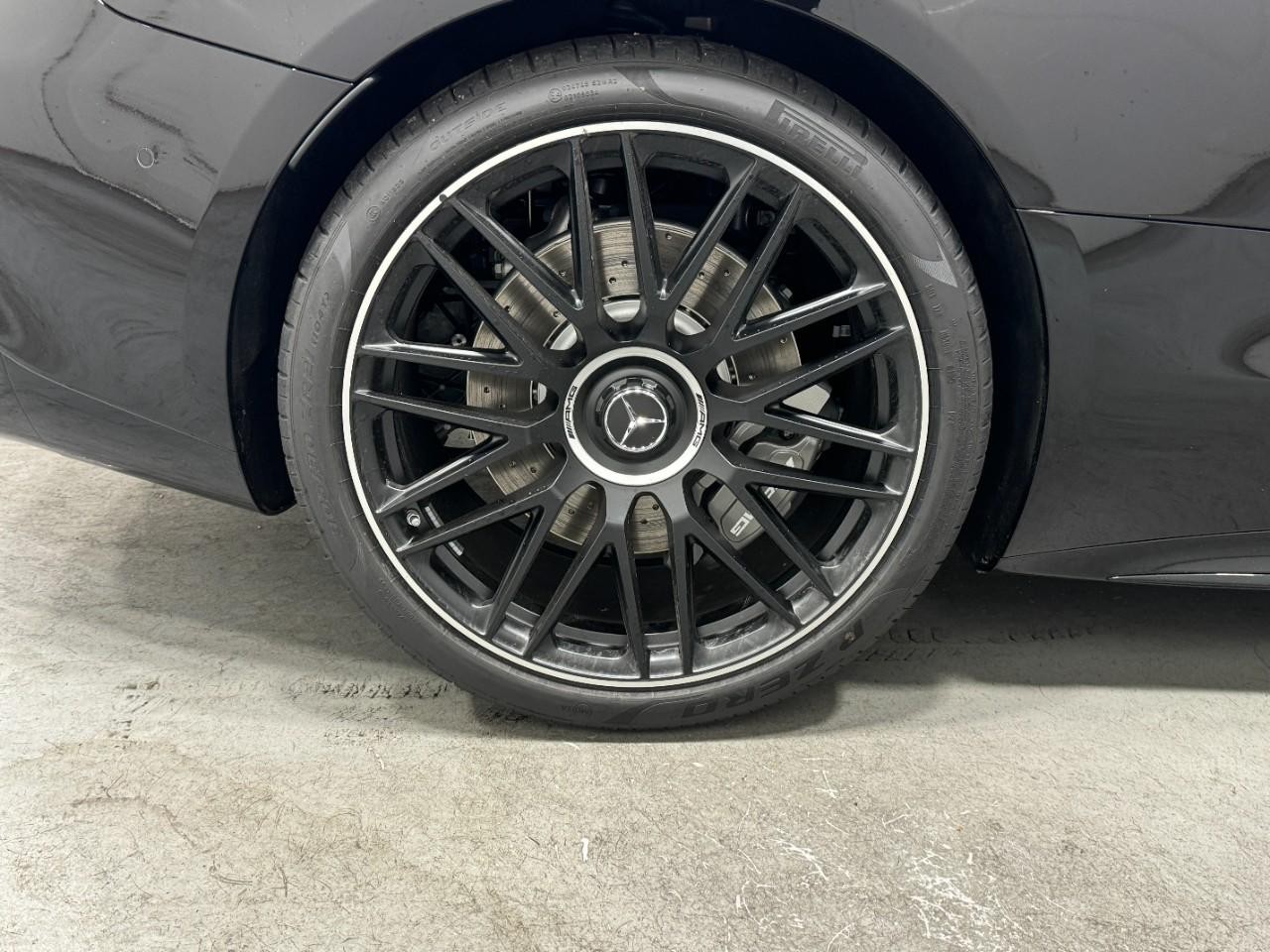 Mercedes-Benz AMG GT Vehicle Full-screen Gallery Image 5