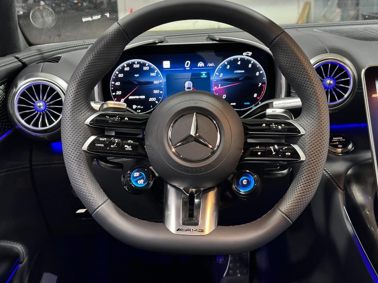 Mercedes-Benz AMG GT Vehicle Full-screen Gallery Image 13