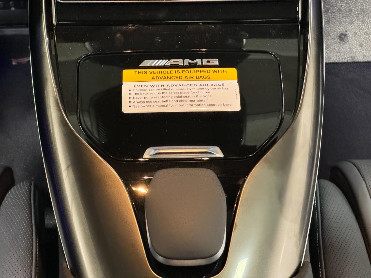 Mercedes-Benz AMG GT Vehicle Full-screen Gallery Image 15