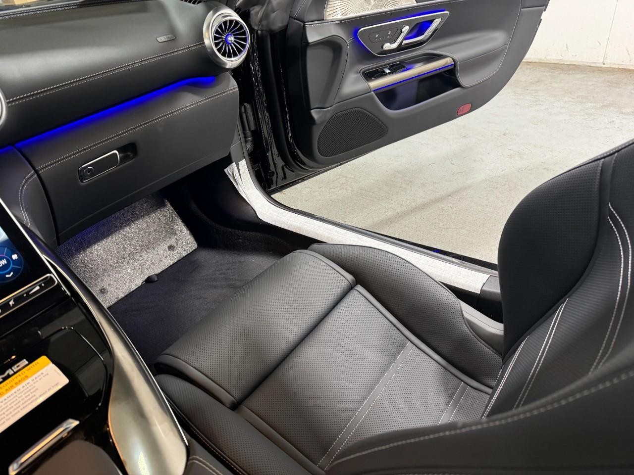 Mercedes-Benz AMG GT Vehicle Full-screen Gallery Image 16