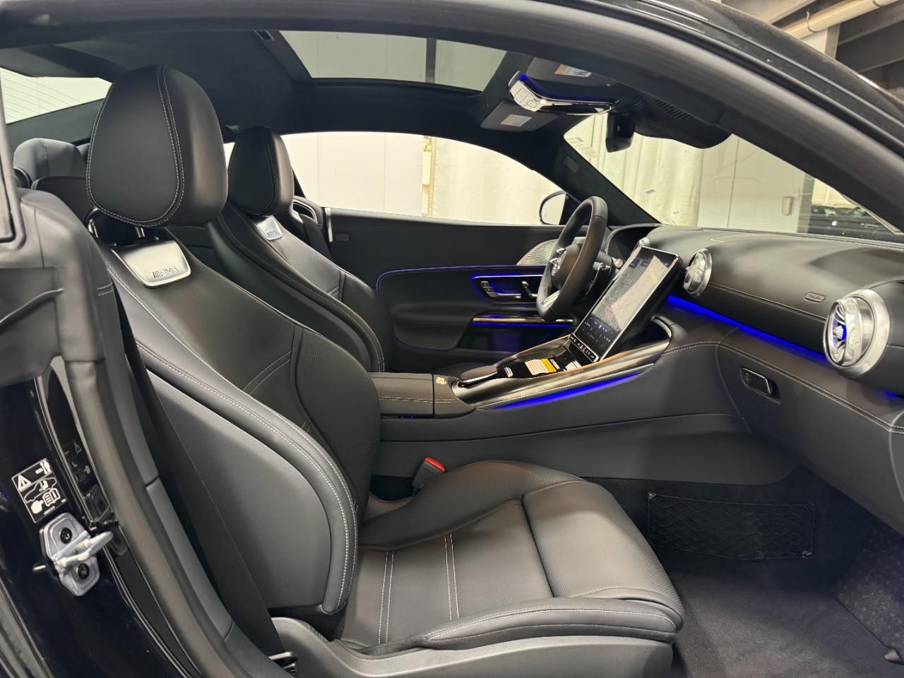 Mercedes-Benz AMG GT Vehicle Full-screen Gallery Image 17