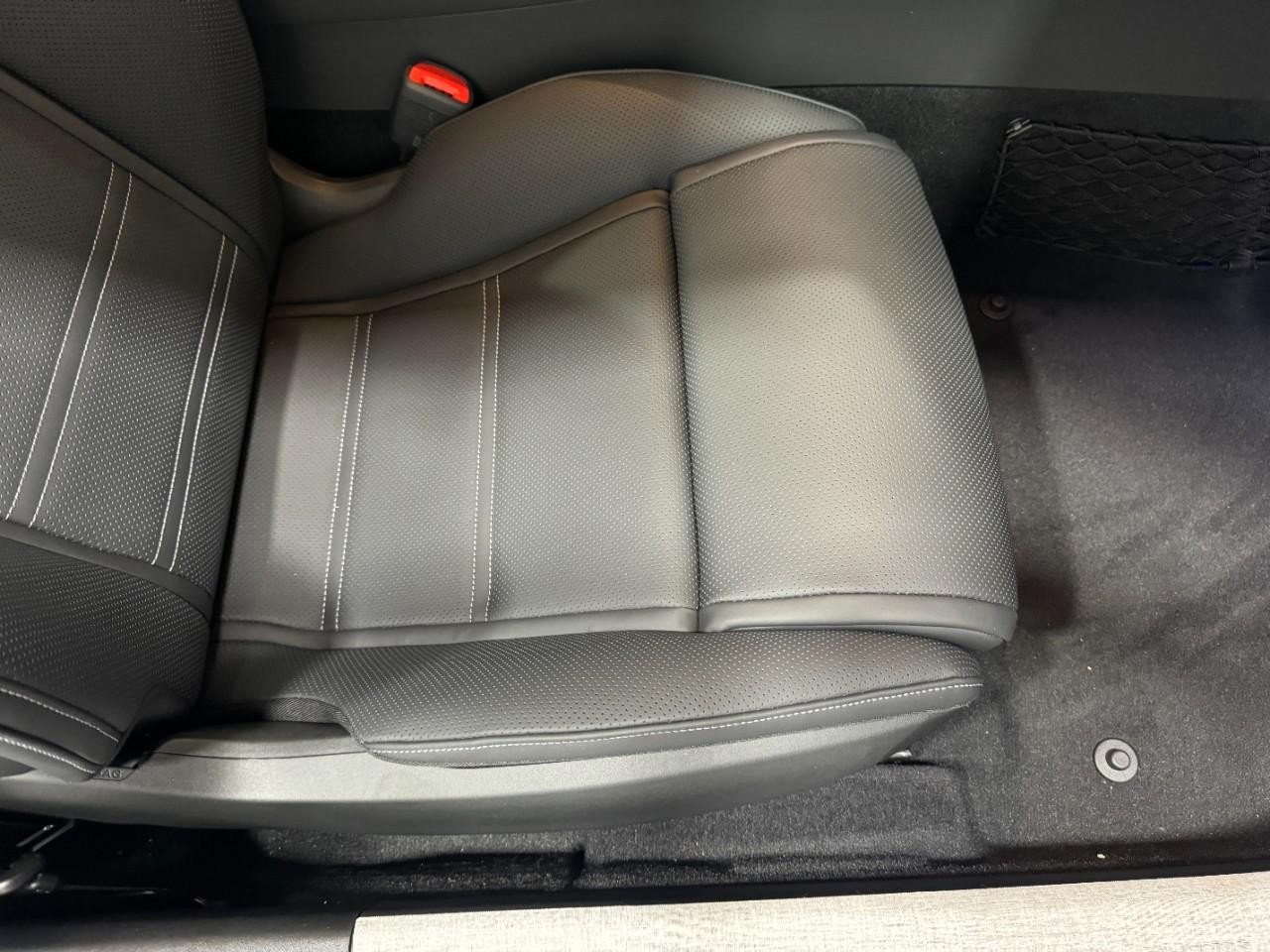 Mercedes-Benz AMG GT Vehicle Full-screen Gallery Image 18