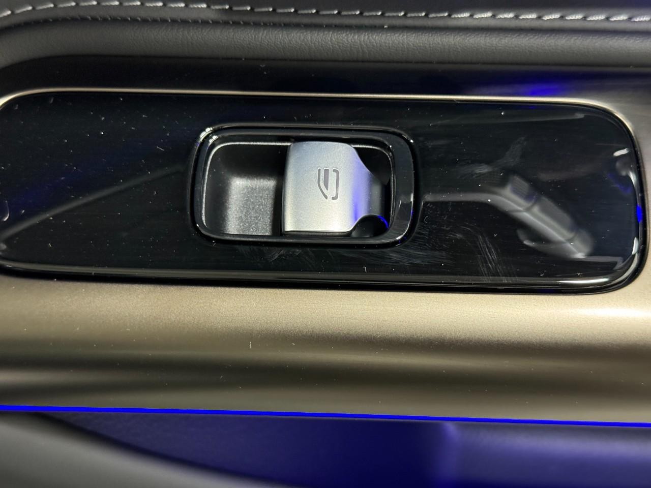 Mercedes-Benz AMG GT Vehicle Full-screen Gallery Image 21