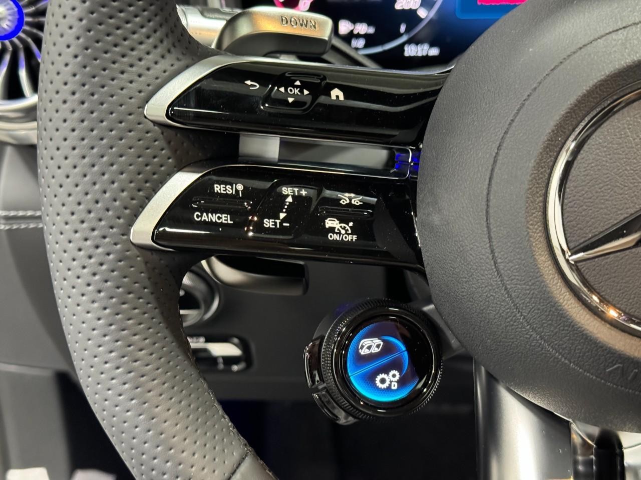 Mercedes-Benz AMG GT Vehicle Full-screen Gallery Image 30