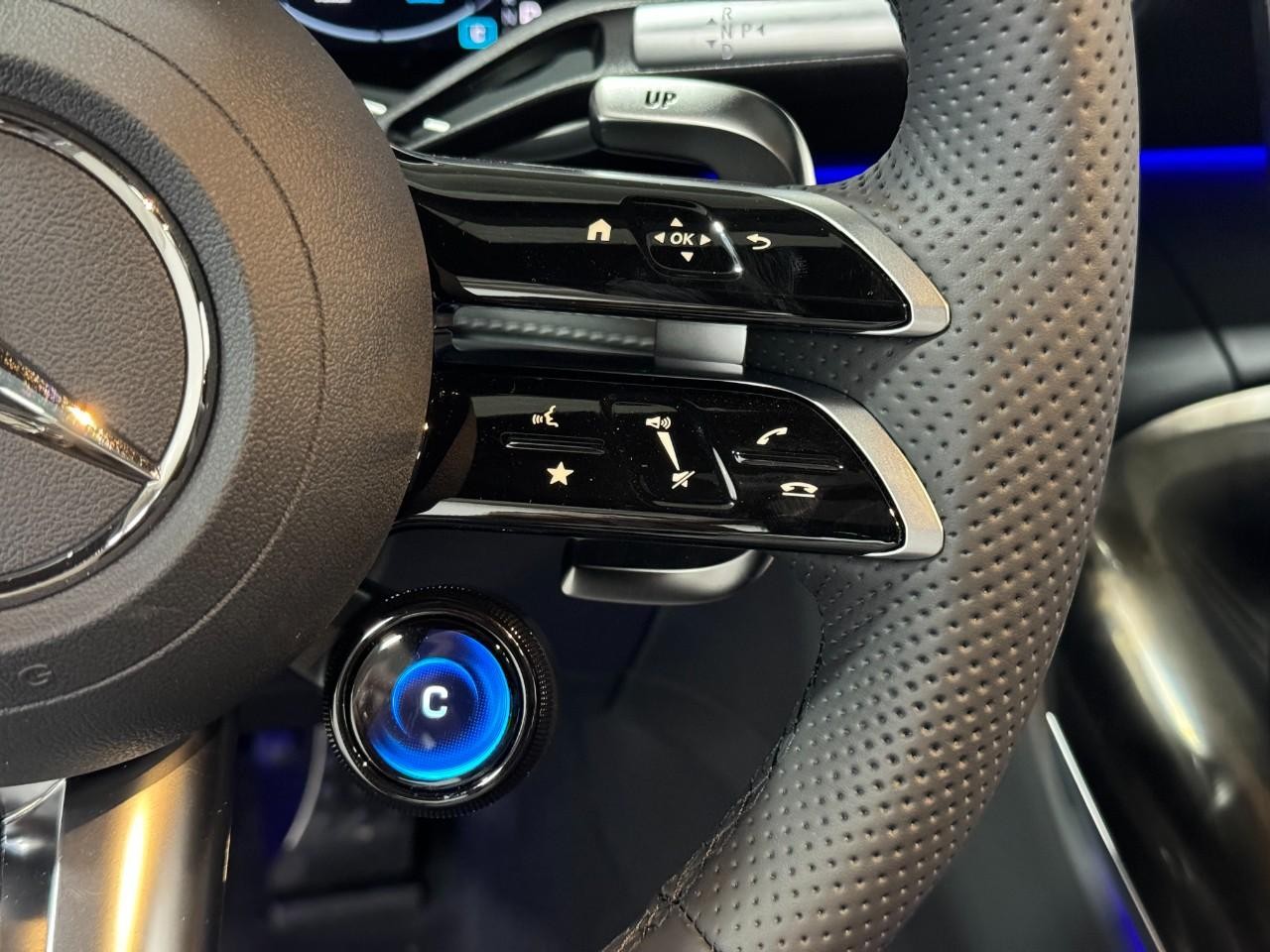 Mercedes-Benz AMG GT Vehicle Full-screen Gallery Image 31