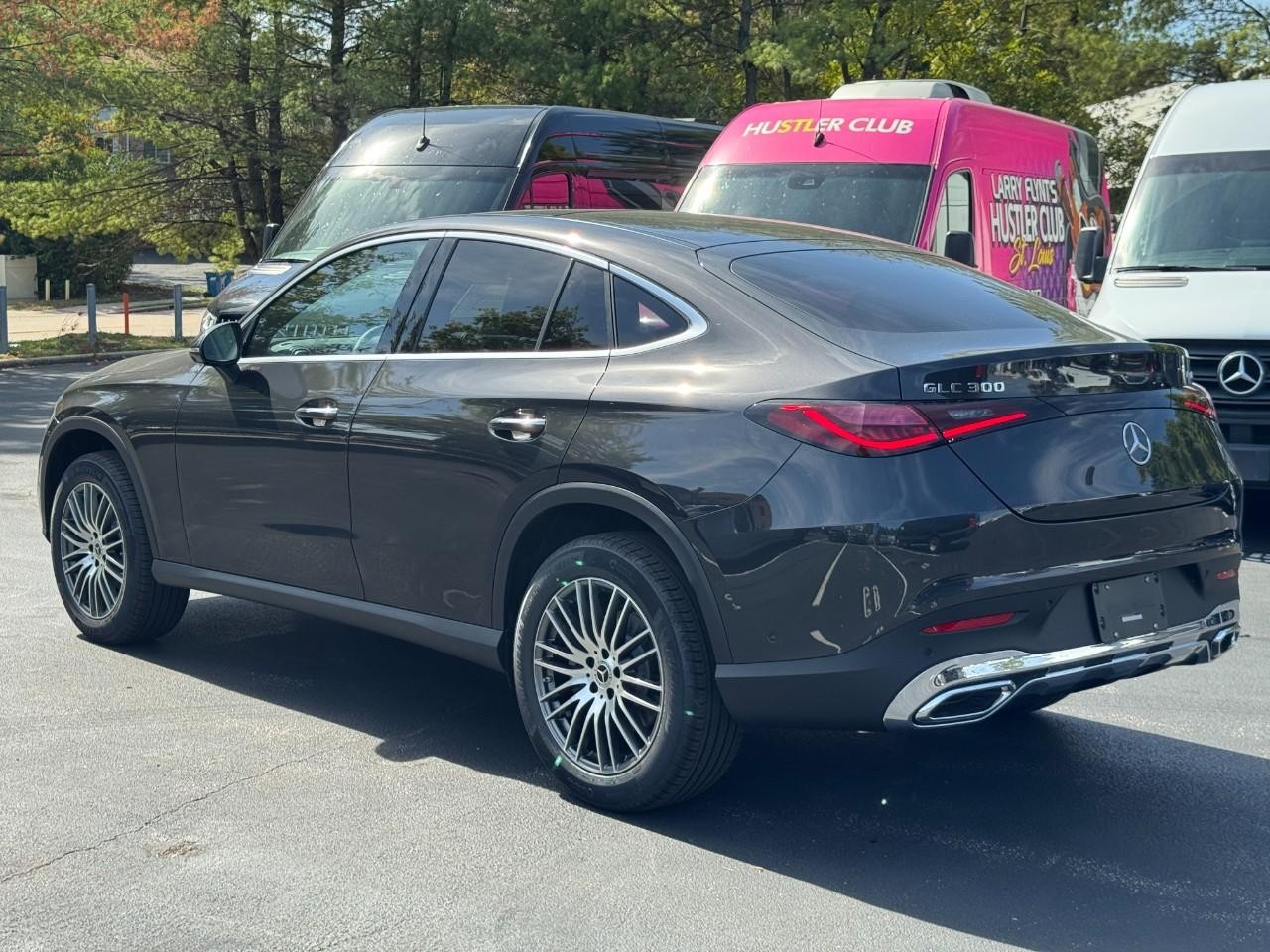 Mercedes-Benz GLC Vehicle Full-screen Gallery Image 3