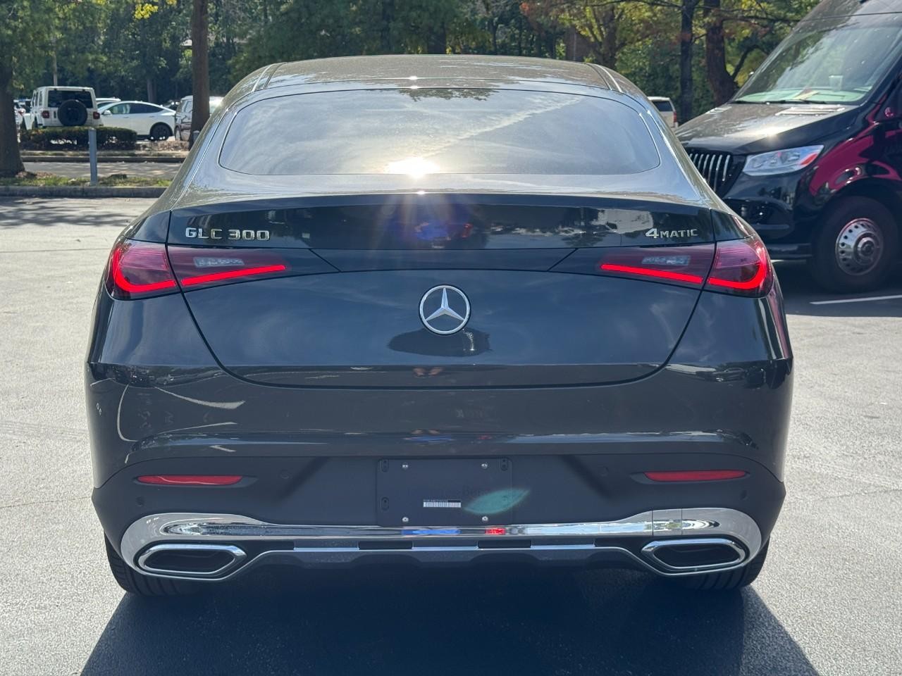 Mercedes-Benz GLC Vehicle Full-screen Gallery Image 4