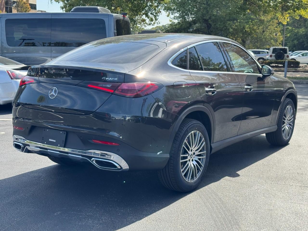 Mercedes-Benz GLC Vehicle Full-screen Gallery Image 5