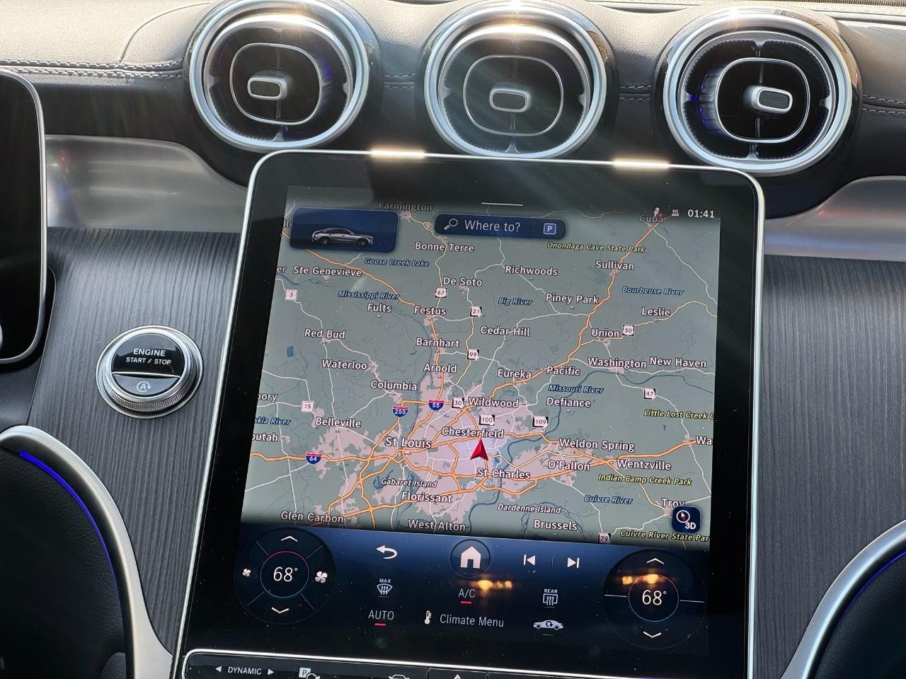 Mercedes-Benz GLC Vehicle Full-screen Gallery Image 15