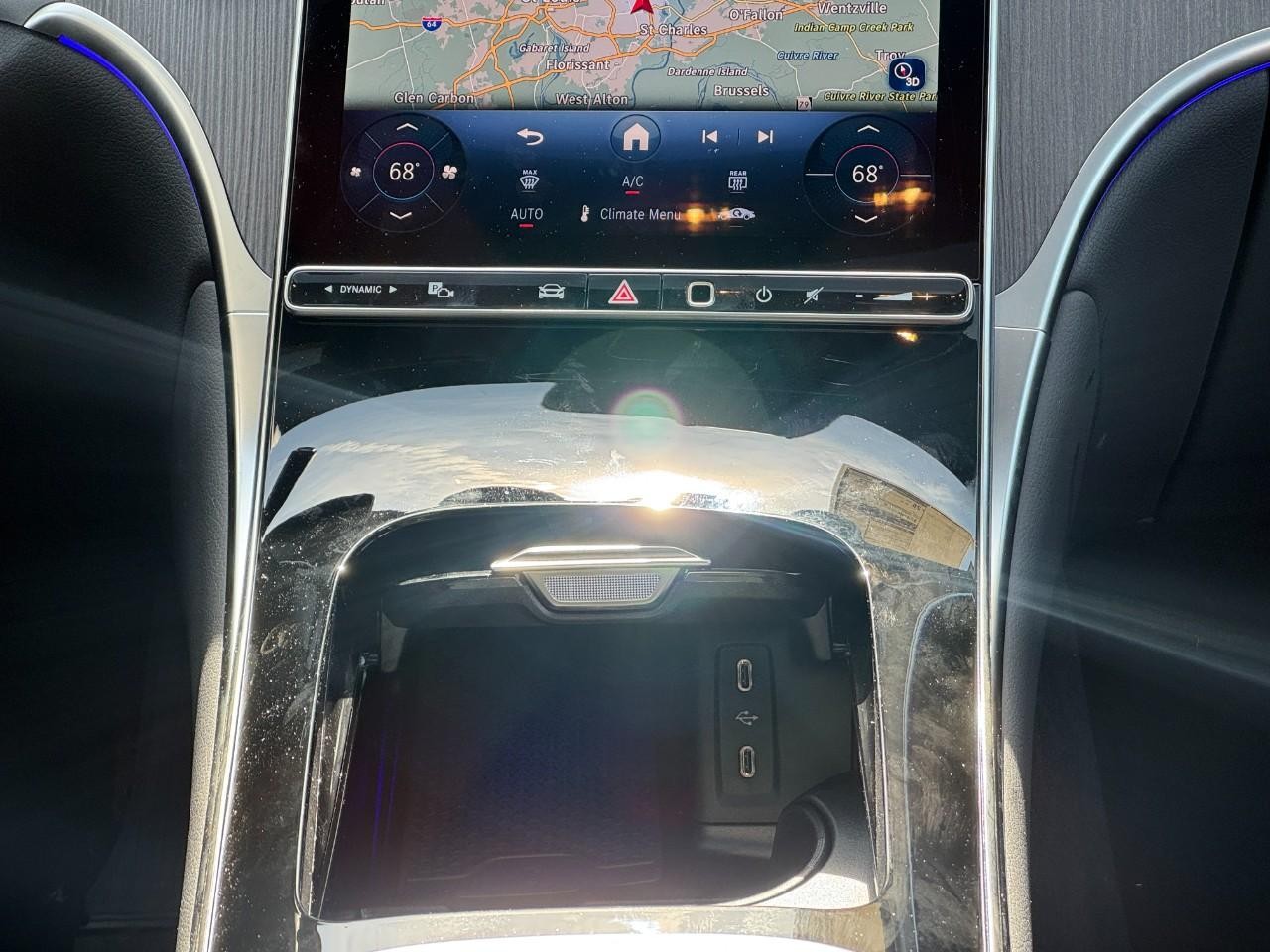 Mercedes-Benz GLC Vehicle Full-screen Gallery Image 16