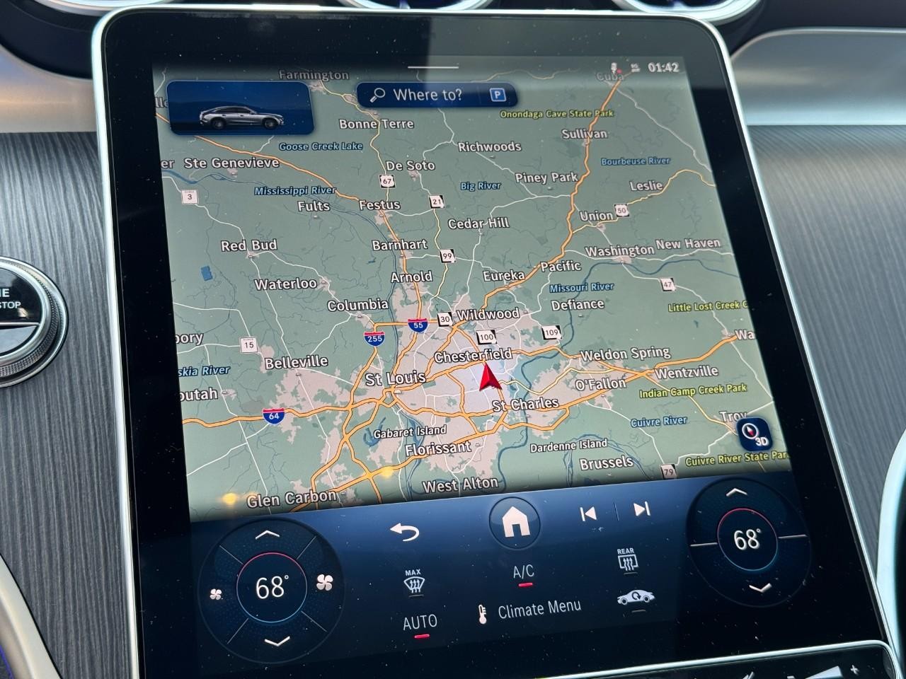 Mercedes-Benz GLC Vehicle Full-screen Gallery Image 23