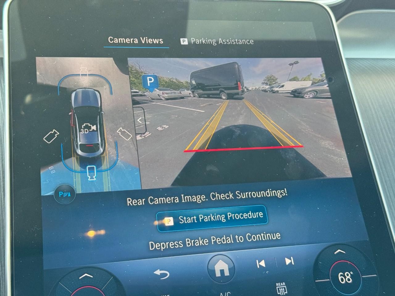 Mercedes-Benz GLC Vehicle Full-screen Gallery Image 24