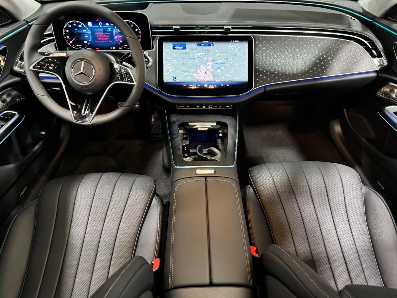 Mercedes-Benz E-Class Vehicle Full-screen Gallery Image 12