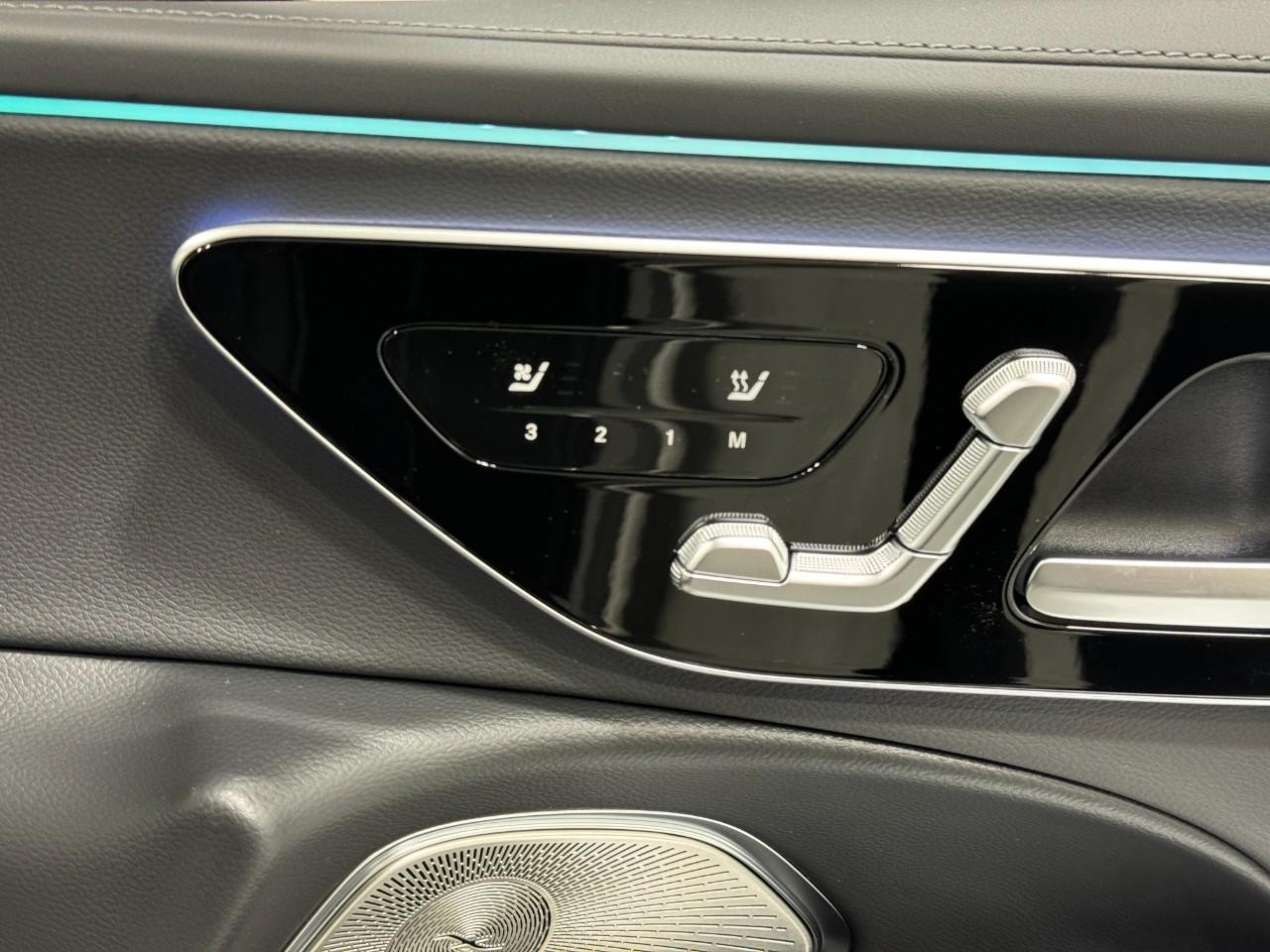 Mercedes-Benz E-Class Vehicle Full-screen Gallery Image 20