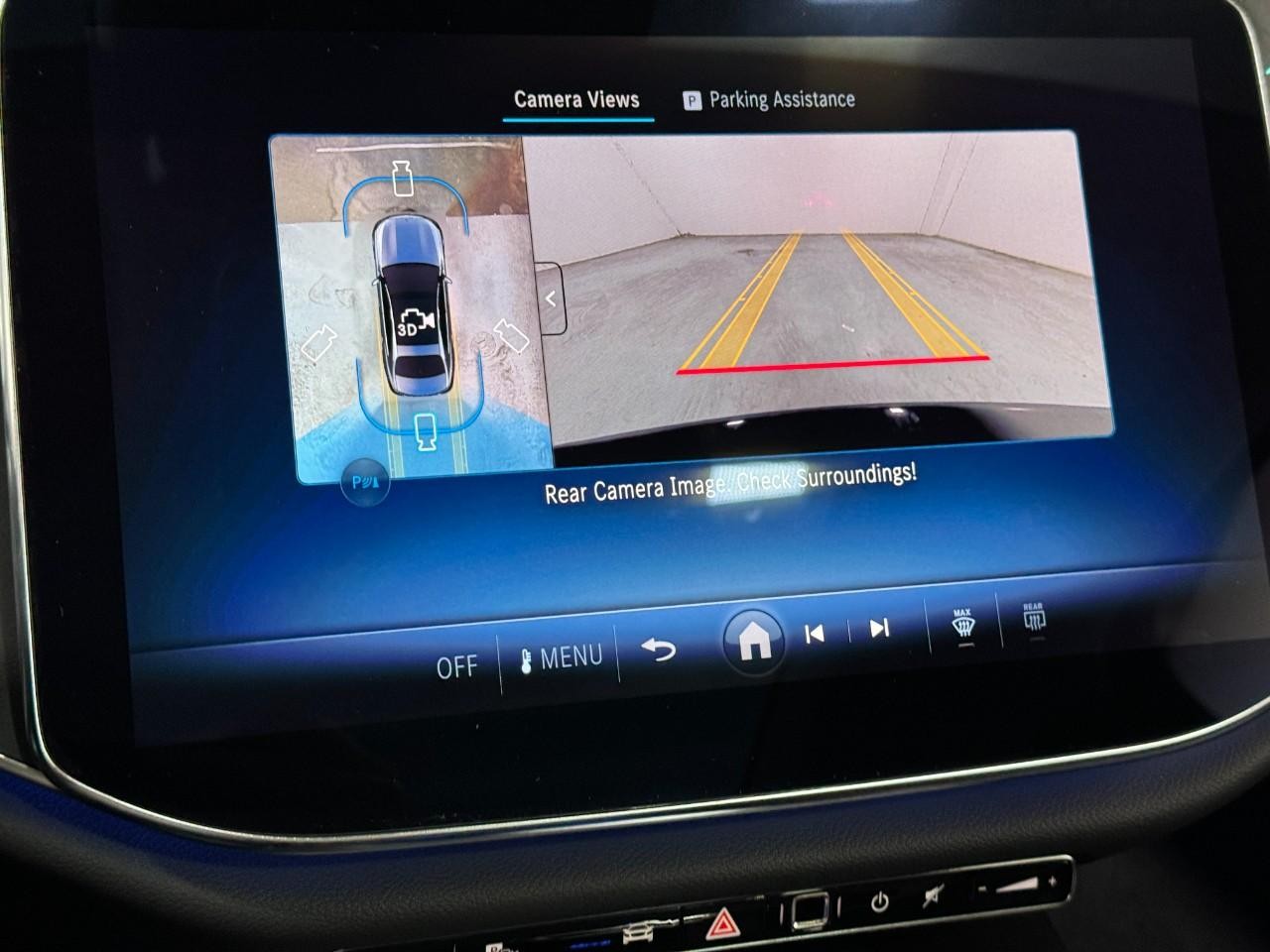 Mercedes-Benz E-Class Vehicle Full-screen Gallery Image 35