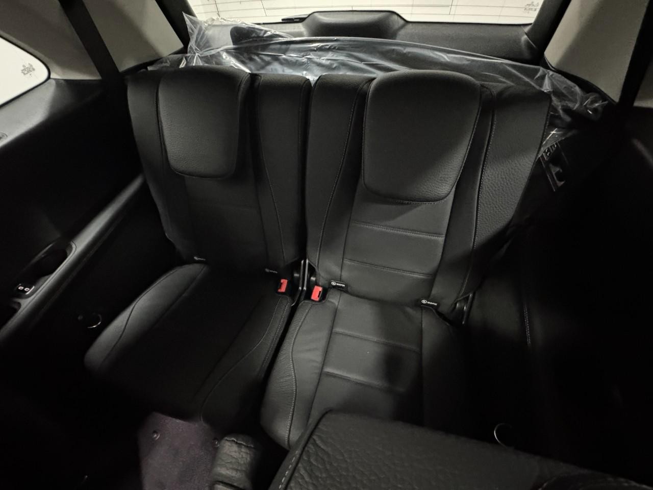 Mercedes-Benz GLS Vehicle Full-screen Gallery Image 8