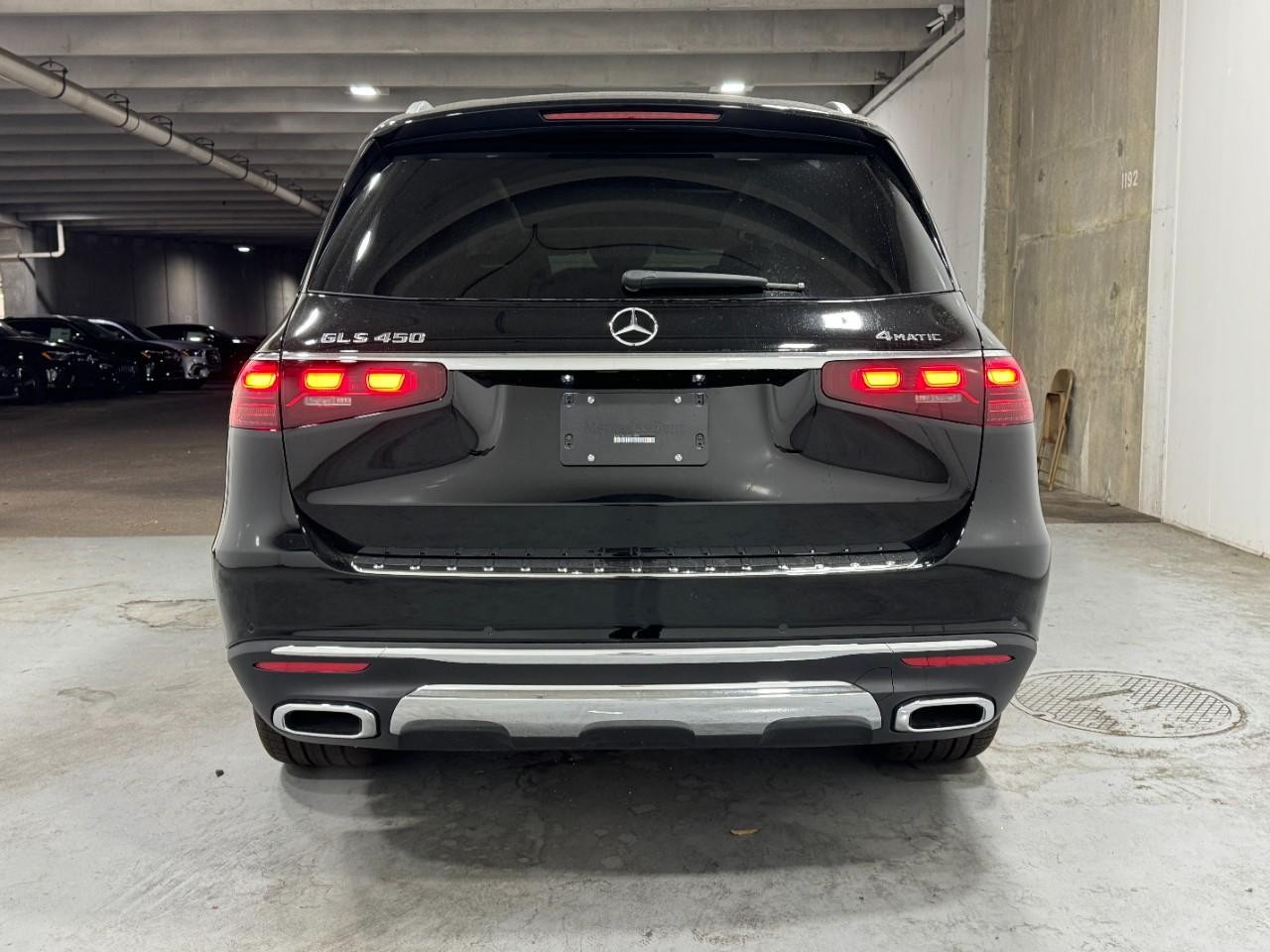 Mercedes-Benz GLS Vehicle Full-screen Gallery Image 10