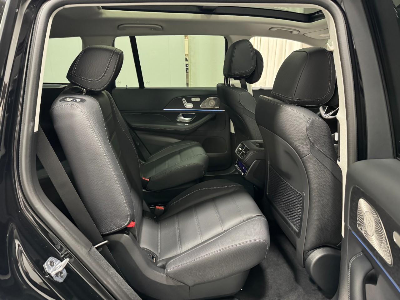 Mercedes-Benz GLS Vehicle Full-screen Gallery Image 12