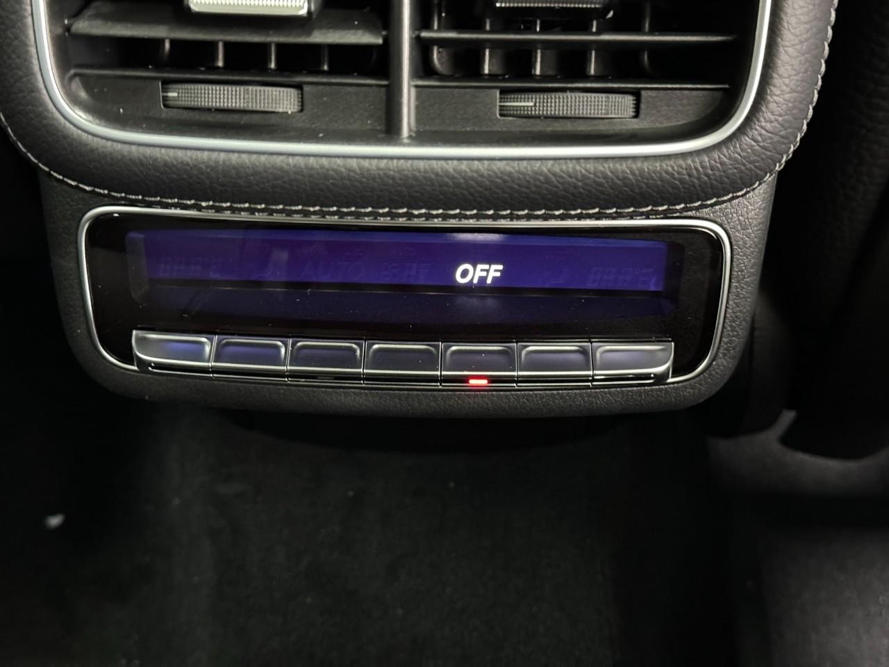 Mercedes-Benz GLS Vehicle Full-screen Gallery Image 13