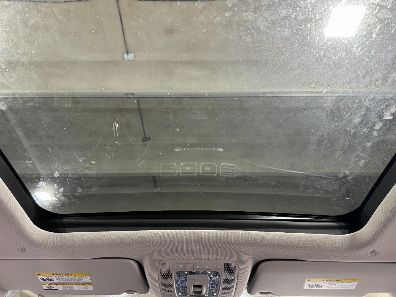 Mercedes-Benz GLS Vehicle Full-screen Gallery Image 14