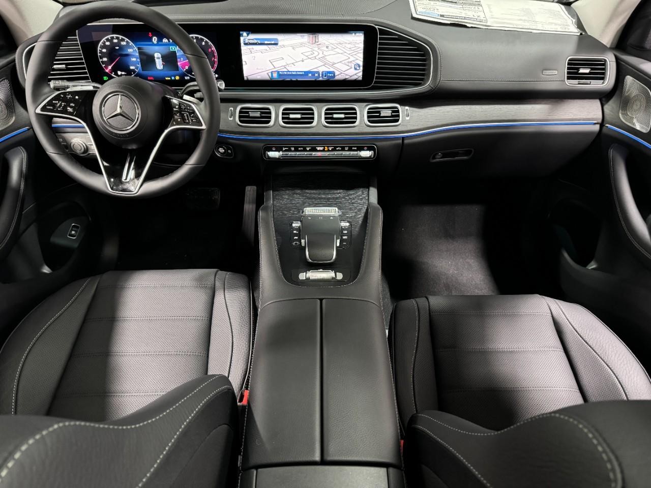 Mercedes-Benz GLS Vehicle Full-screen Gallery Image 15