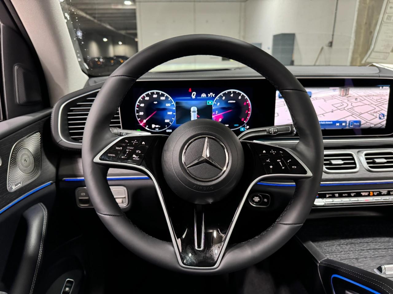 Mercedes-Benz GLS Vehicle Full-screen Gallery Image 16