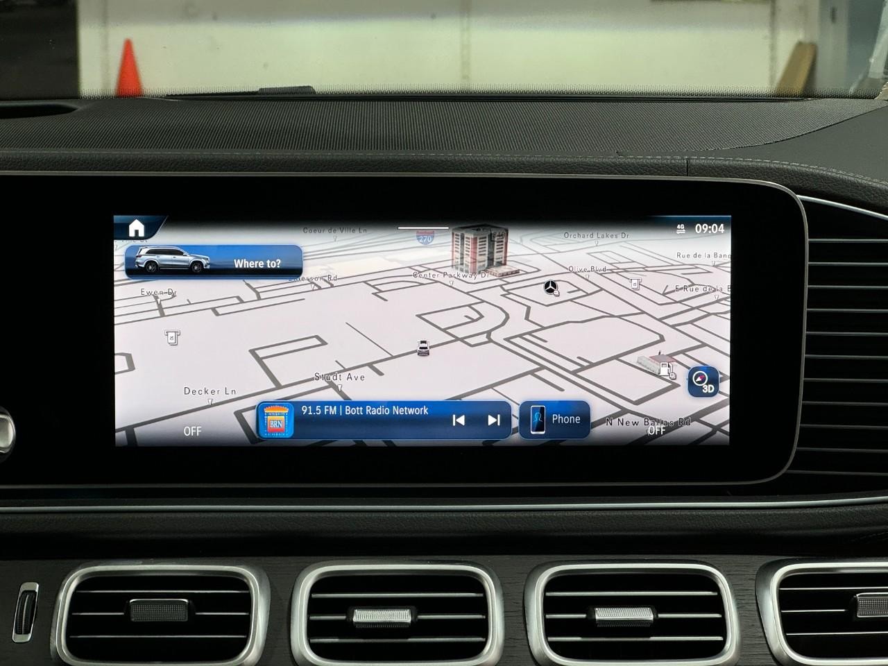 Mercedes-Benz GLS Vehicle Full-screen Gallery Image 17