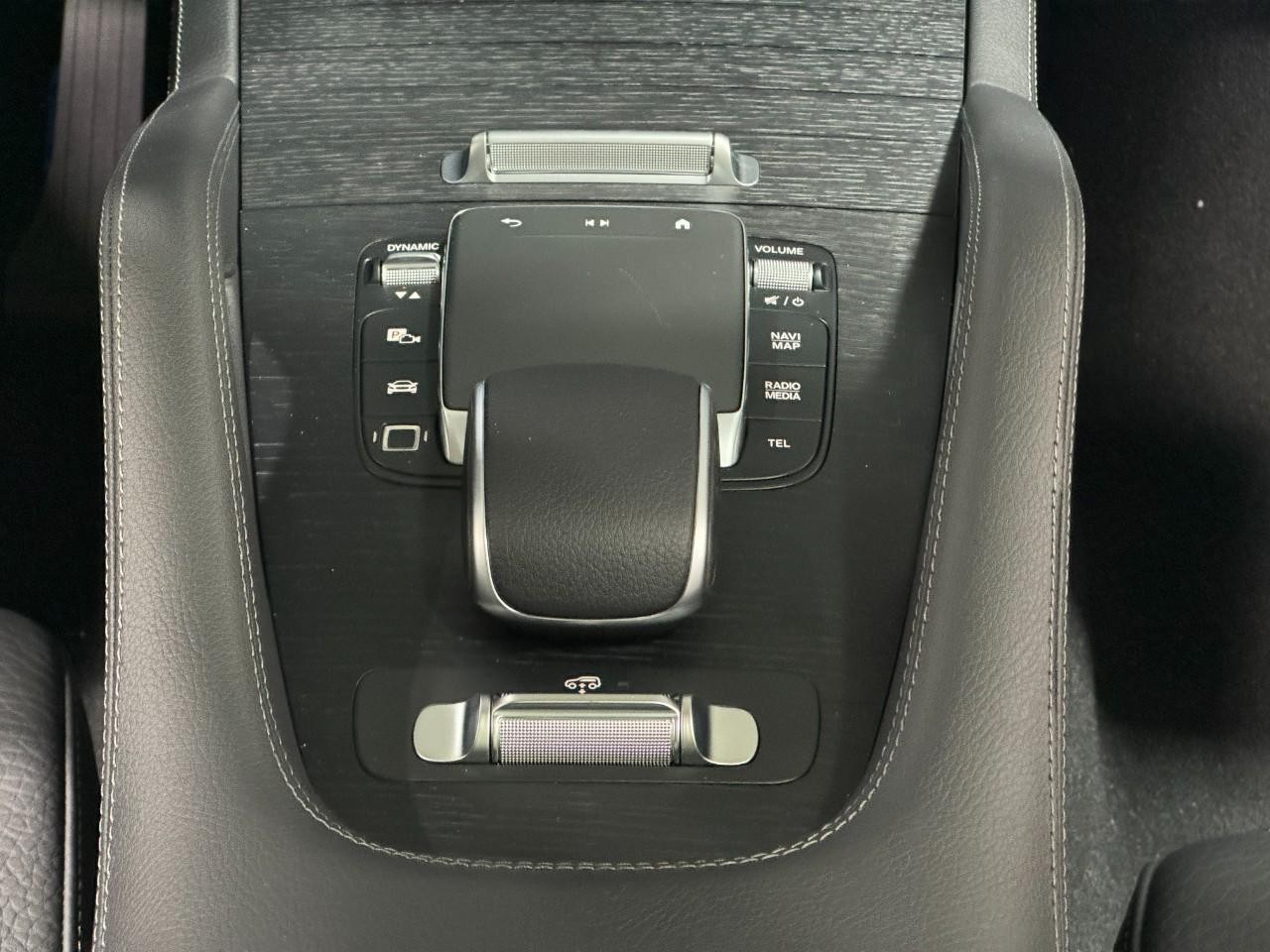 Mercedes-Benz GLS Vehicle Full-screen Gallery Image 19