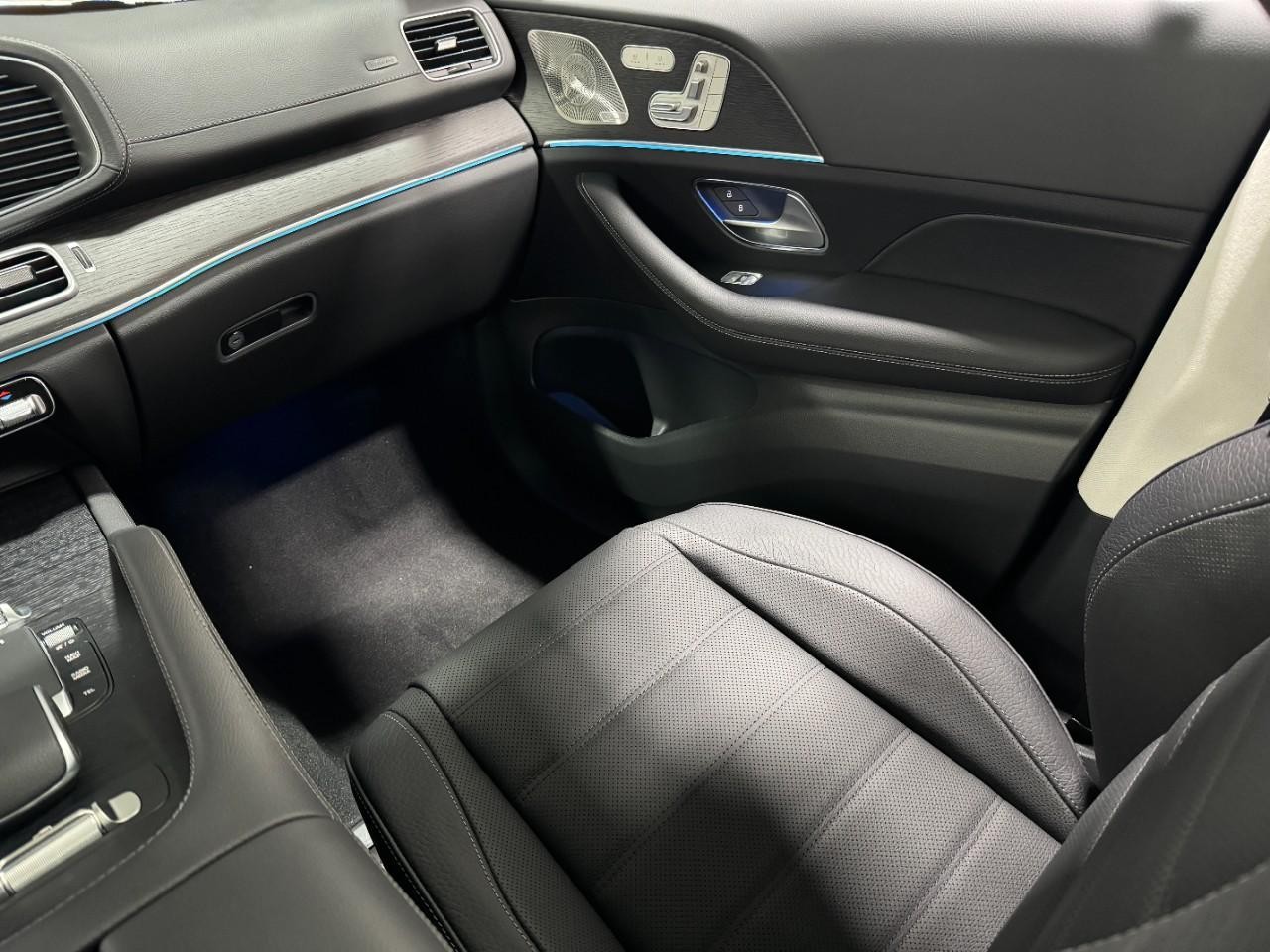 Mercedes-Benz GLS Vehicle Full-screen Gallery Image 20